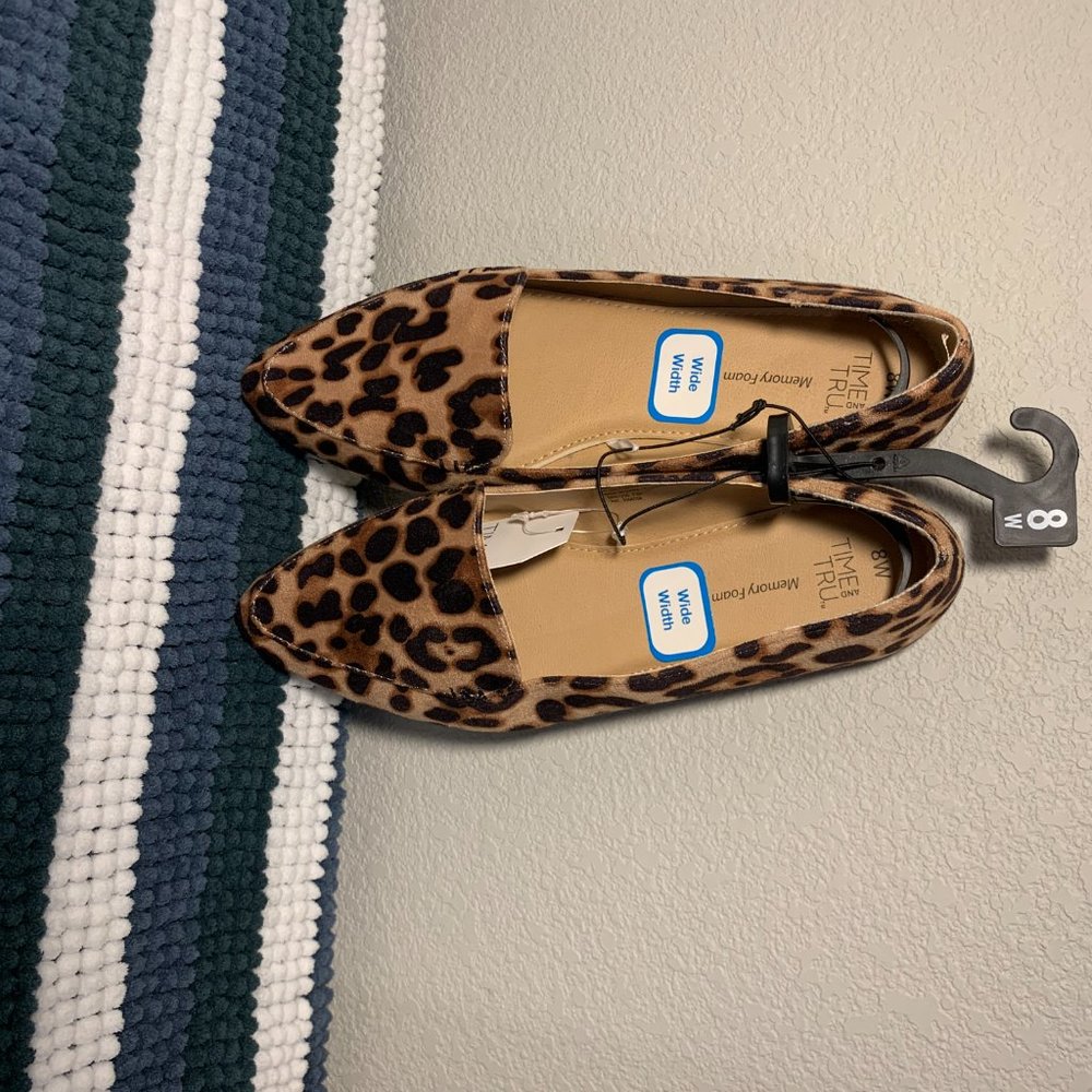 Time and Tru Women’s Animal Print Flats - Picture 9 of 11